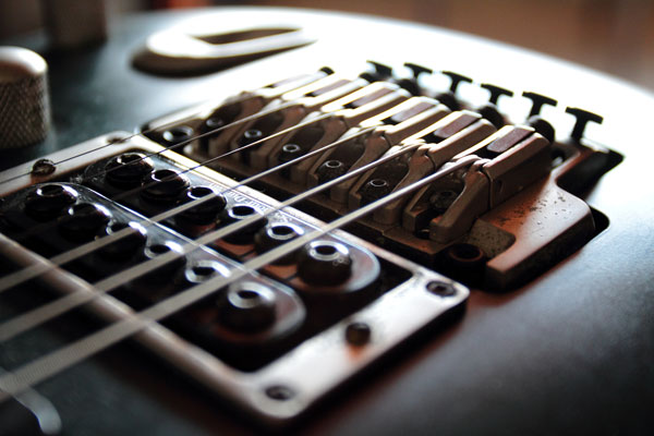 Leia mais sobre o artigo Dica para colocação de cordas em Floyd Rose